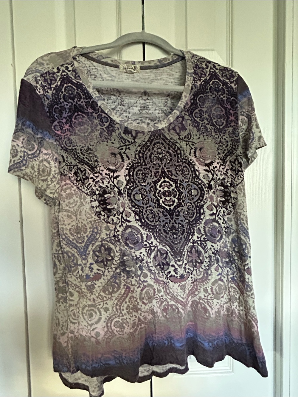 ONE WORLD Scoop Neck Short Sleeve Top in Purple and Cream Ombre Pattern